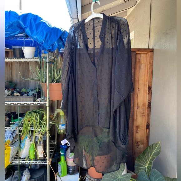 EXPRESS Sheet Hi Low Detailed Blouse; Size M - Picture 6 of 12